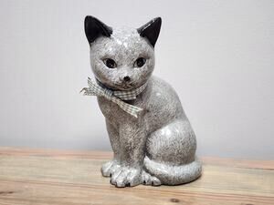 Vintage Enesco Speckled/Spongeware Gray/White Cat Figurine w/Big Black Eyes/Ears